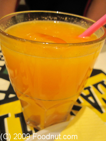 L as du Fallafel Paris France Jus d oranges pressees